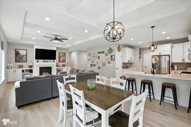 Building Photo - 4 BEDROOM | 2 BATHROOMS | 3 CAR GARAGE | M...