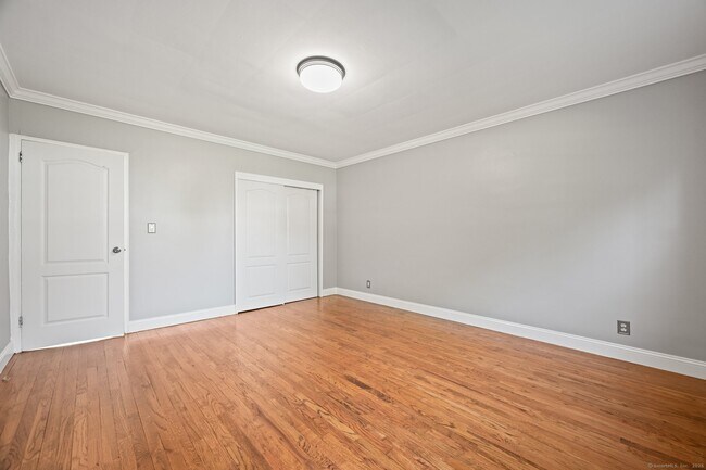 Building Photo - 246 Glenbrook Rd