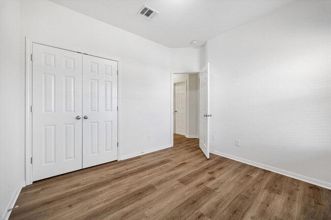 Building Photo - Newly Renovated Single-Story Home