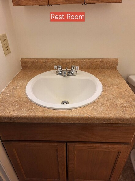 Building Photo - 1215 W Beckert Rd