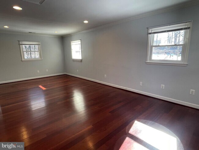 Building Photo - 5300 Summit Dr