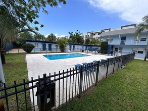 Building Photo - 1020 N Victoria Park Rd