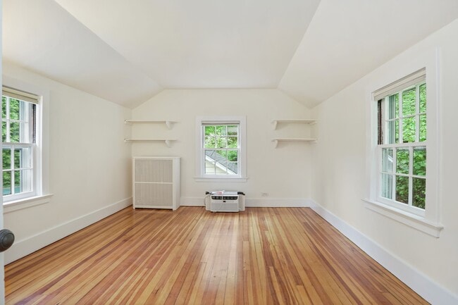 Building Photo - 321 Riversville Rd