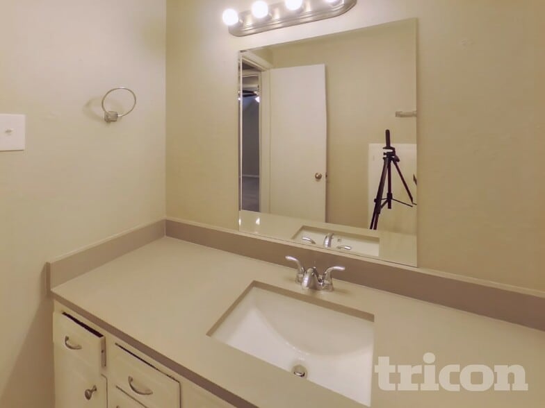 Building Photo - 1706 Crooks Ct