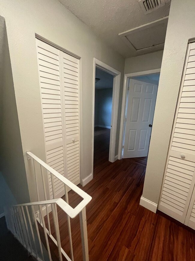 Building Photo - 2 br, 1 bath House - 800 W TIFFANY DRIVE #3