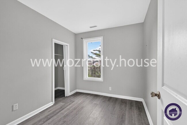 Building Photo - 1418 Fairlawn Ave
