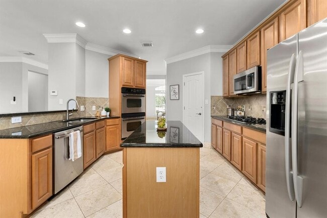 Building Photo - 6611 Yaupon Dr
