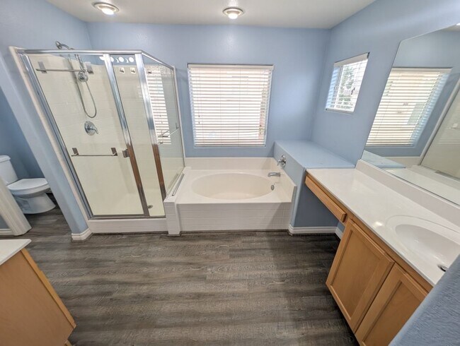 Building Photo - 7550 Morisset Ave