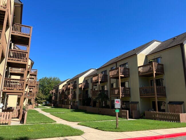 Building Photo - 1002 Linden Ave