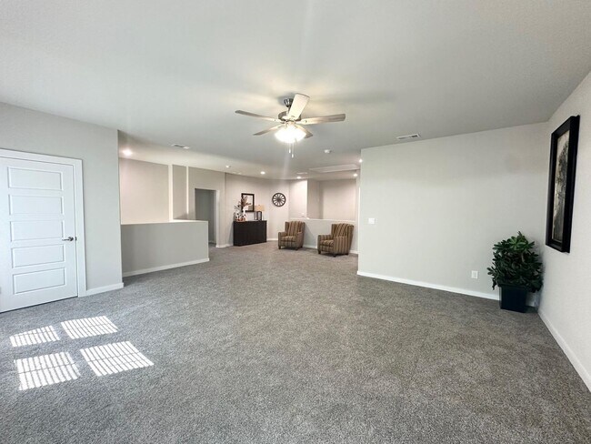 Building Photo - 5 Bedroom 4 Bathroom Ready to Rent ASAP!