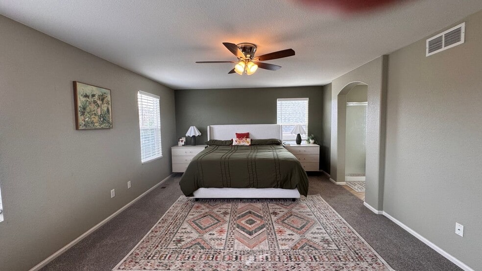 Building Photo - 2208 Buttercup St