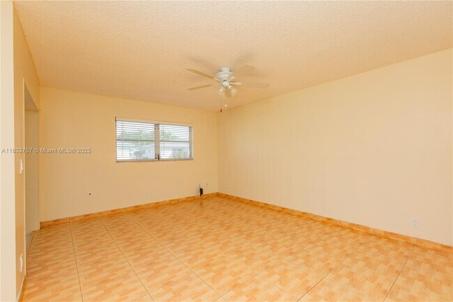 Building Photo - 1055 NW 83rd Ave