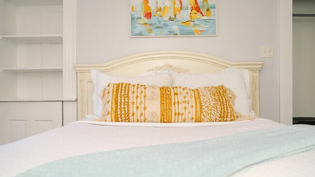 Building Photo - 14 Sanchez Ave