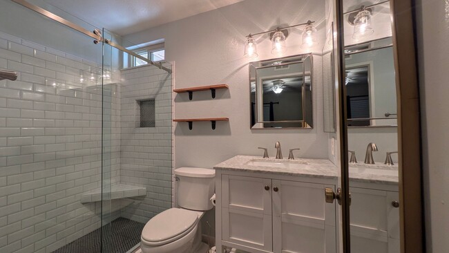 Building Photo - Cute two bedroom condo