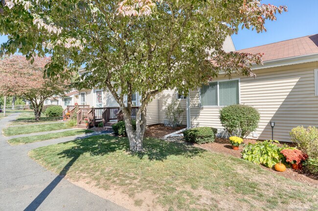 Building Photo - 12 Stone Pond Rd