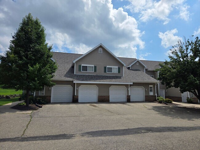 Primary Photo - 1001-1017 Rockefeller Ln