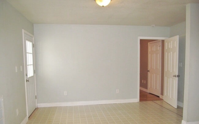Building Photo - 3 BEDROOM CLOSE TO UMHB