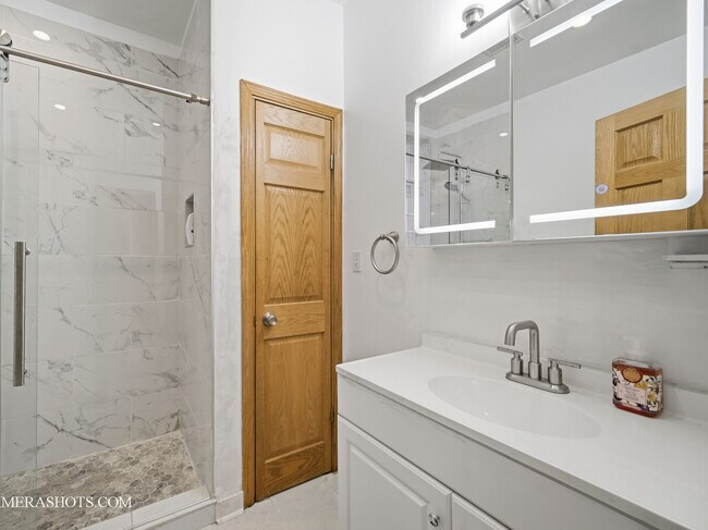 Building Photo - 2452 W Arthington St