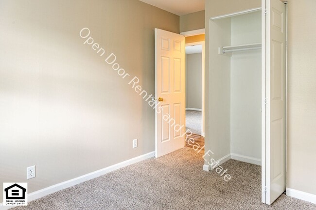 Building Photo - 3 bed 1 bath home on North Side of Fort Wayne