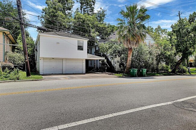 Building Photo - 2348 McClendon St