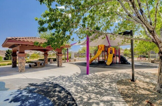 Building Photo - BEAUTIFUL 4 BEDROOM HOME IN GUARD GATED COMMUNITY!