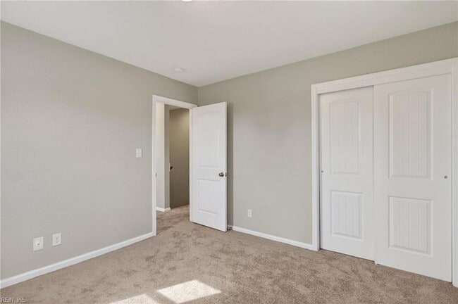 Building Photo - 3016 Aaron Dr