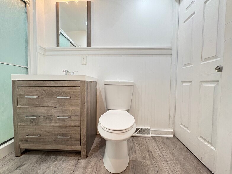 Building Photo - 5807 Hobart St