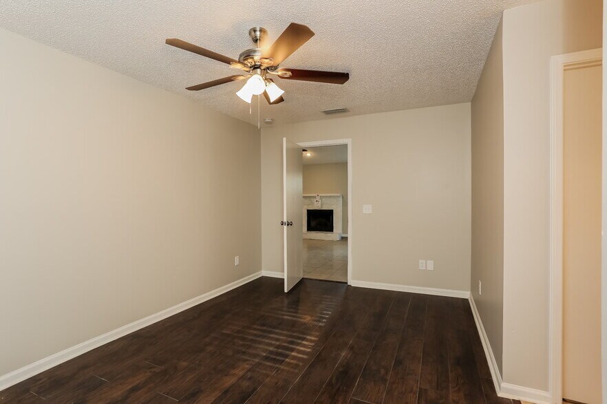 Building Photo - 1780 Sherwood Dr