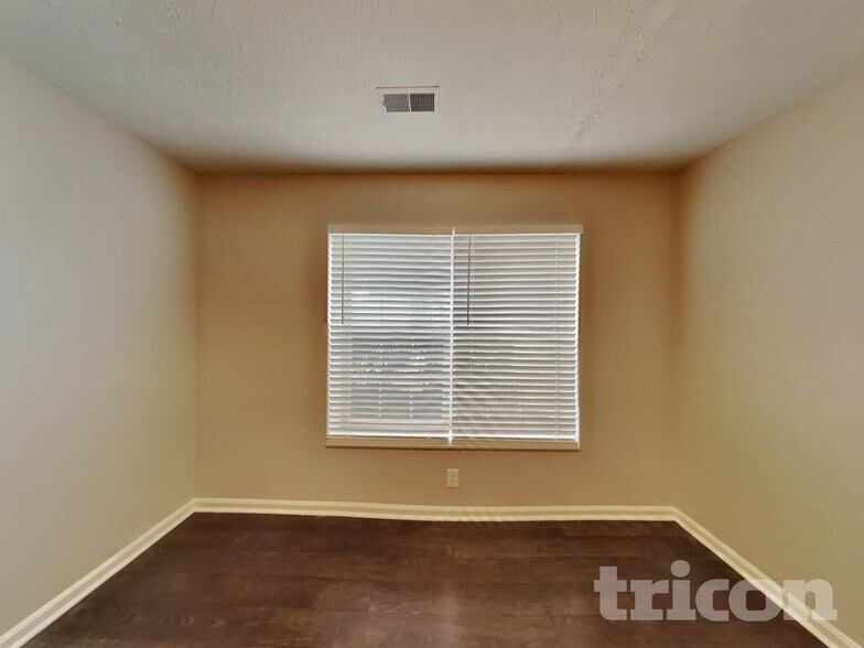 Building Photo - 716 Sweetwater Cir