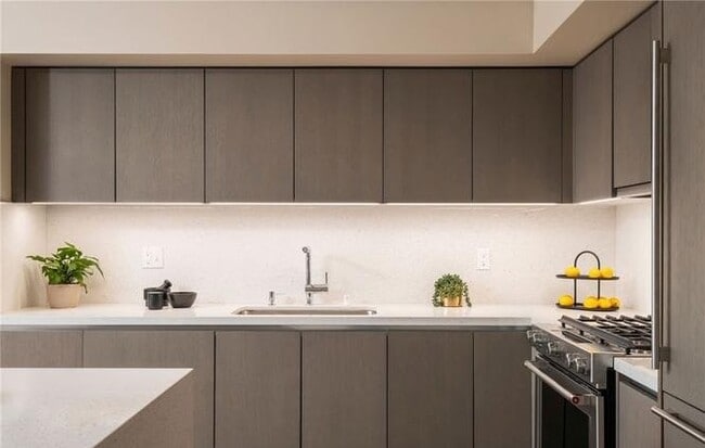 Building Photo - 380 Cordova St