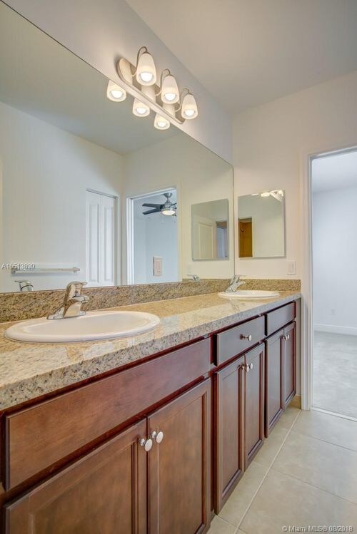 Building Photo - 4665 Windmill Lane