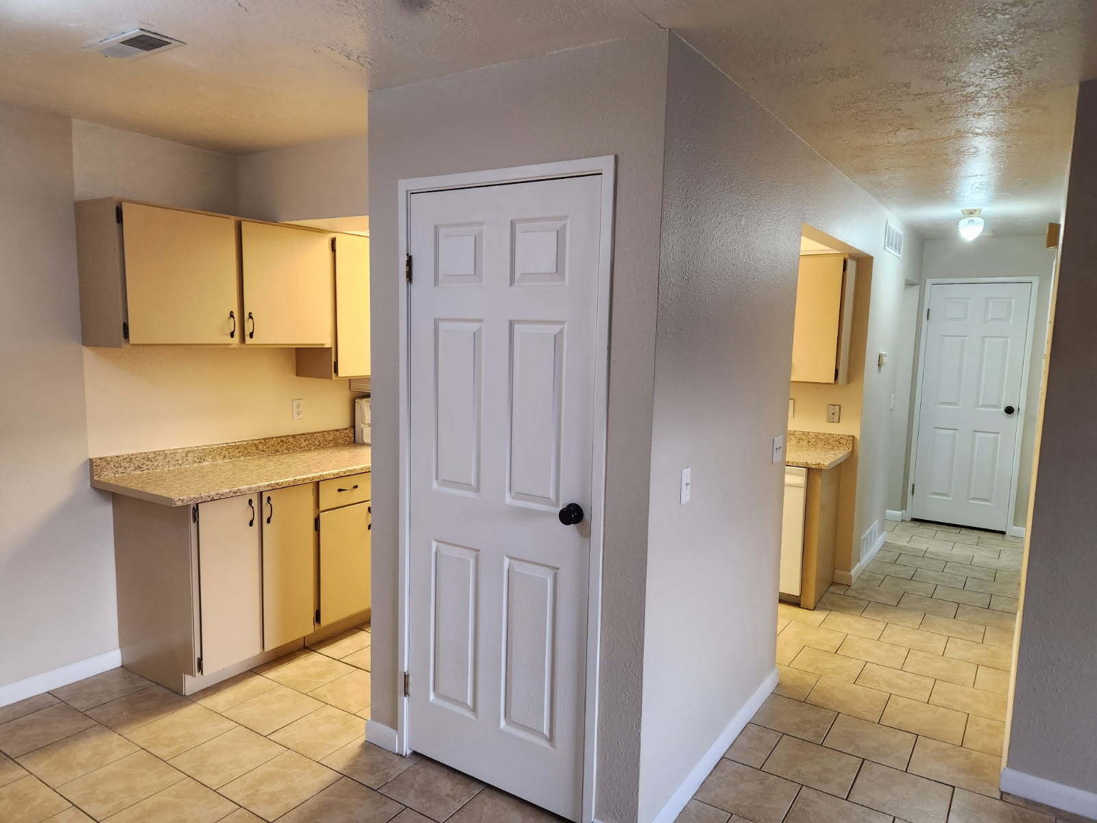 Building Photo - 100 E 600 S