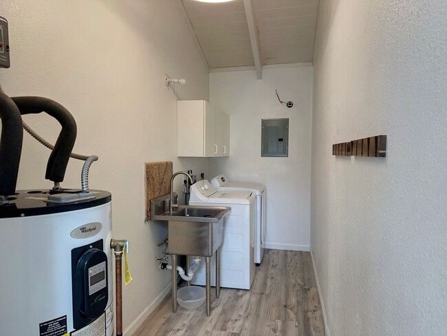 Building Photo - Mililani Town Living with PV, Tesla Batteries & EV Charger