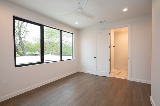 Building Photo - Modern, Updated, South Austin Two Story