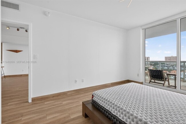 Building Photo - 400 Sunny Isles Blvd