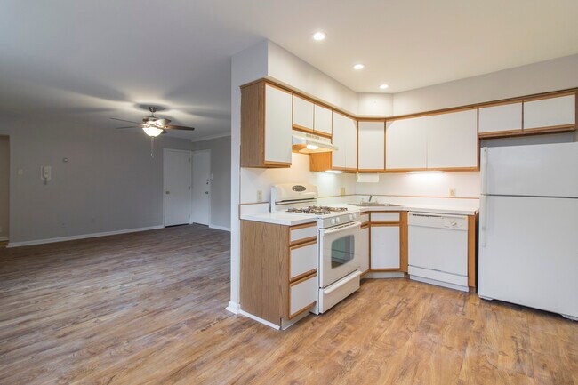 Building Photo - 383 Lakeside Rd