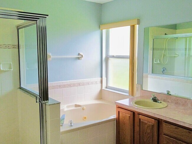 Building Photo - 3046 Bay Laurel Cir N