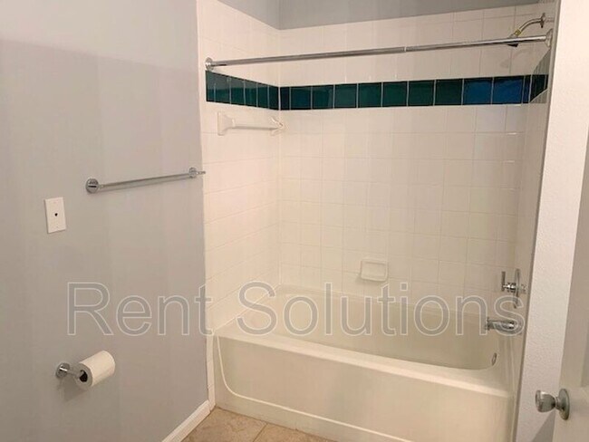 Building Photo - 5110 Bay Club Cir