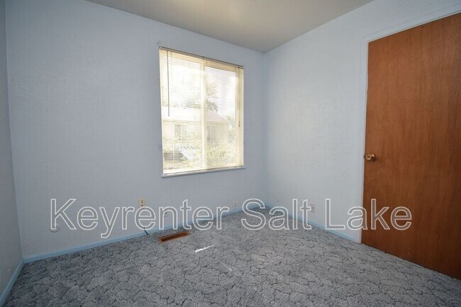 Building Photo - 6054 S 2075 E