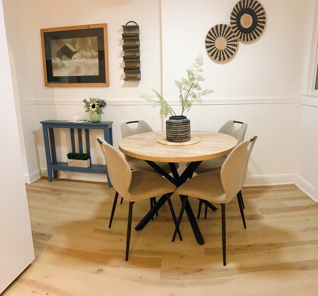 Building Photo - 102 Church St