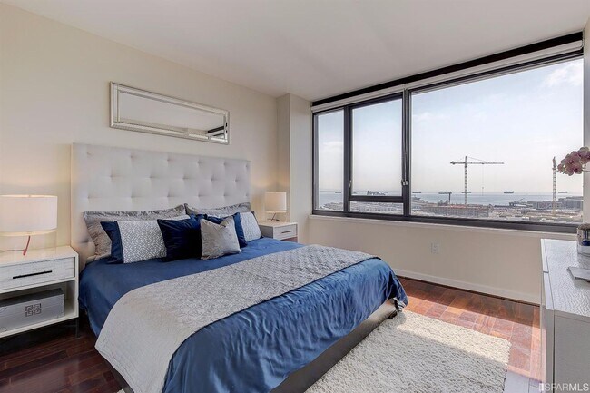 Building Photo - 2 BD 1.5BA Condo with Views! Location! Pen...