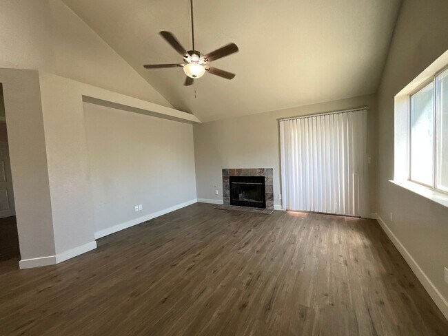 Building Photo - Siri Thorne 4-Plex