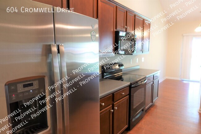 Building Photo - 604 Cromwell Dr