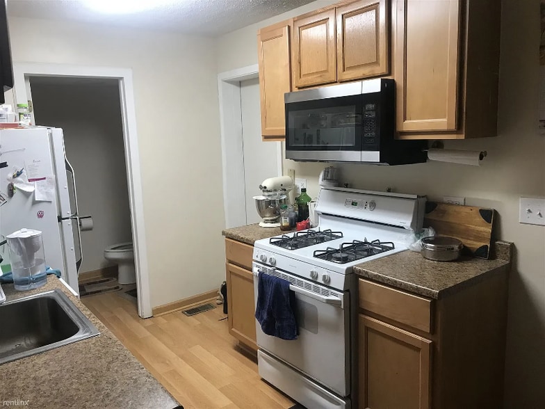 Building Photo - 256 Sunset Ct