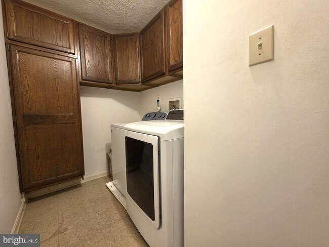 Building Photo - 58 Windbrooke Cir