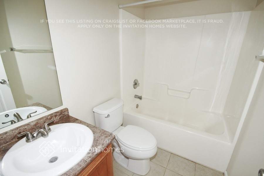 Building Photo - 1507 Locomotive Dr NE