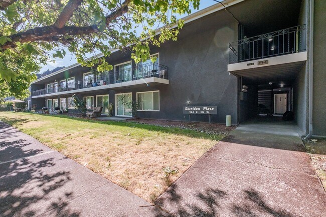 Building Photo - Comfortable 1 Bed, 1 Bath Second Floor Apartment Near Downtown Albany!