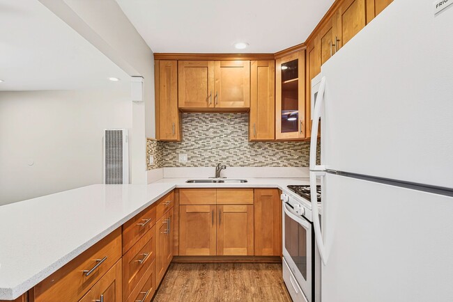 Building Photo - 1427 W Parade St