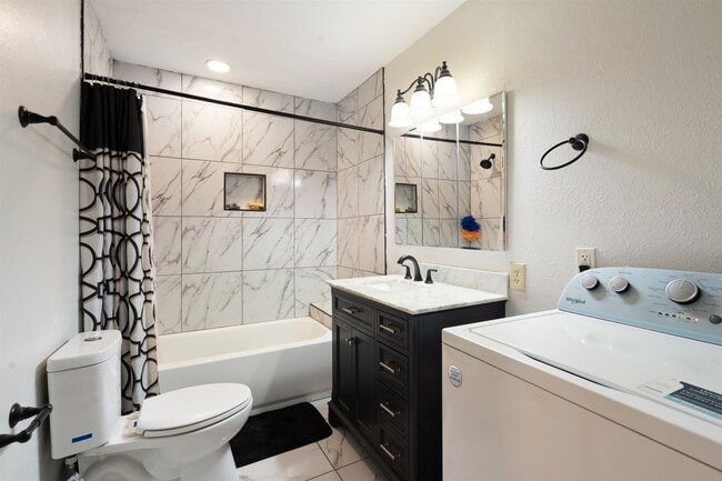 Building Photo - 504 Ave V