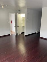 Building Photo - 6107 N Mozart St